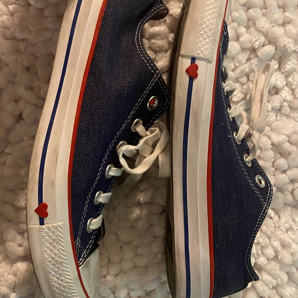 Converse adult heart shoes size 9.5 W